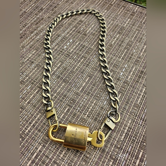 LV gold lock 314 & Brass chain - Picture 4 of 5